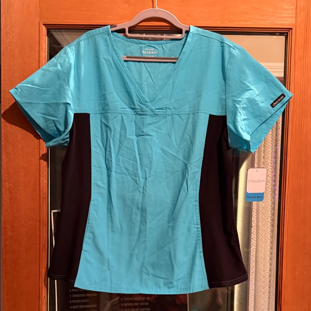Cherokee Women's Turquoise and Black Short Sleeve Top